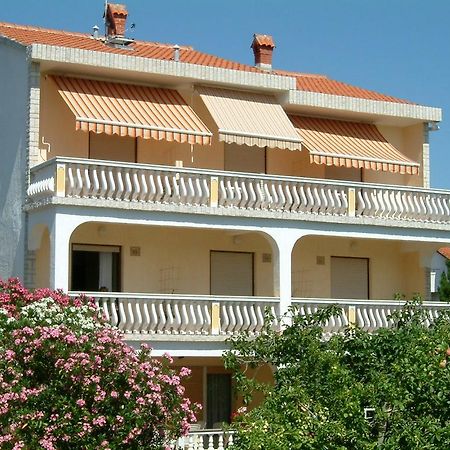 Guesthouse Mira Rab Town Exterior photo