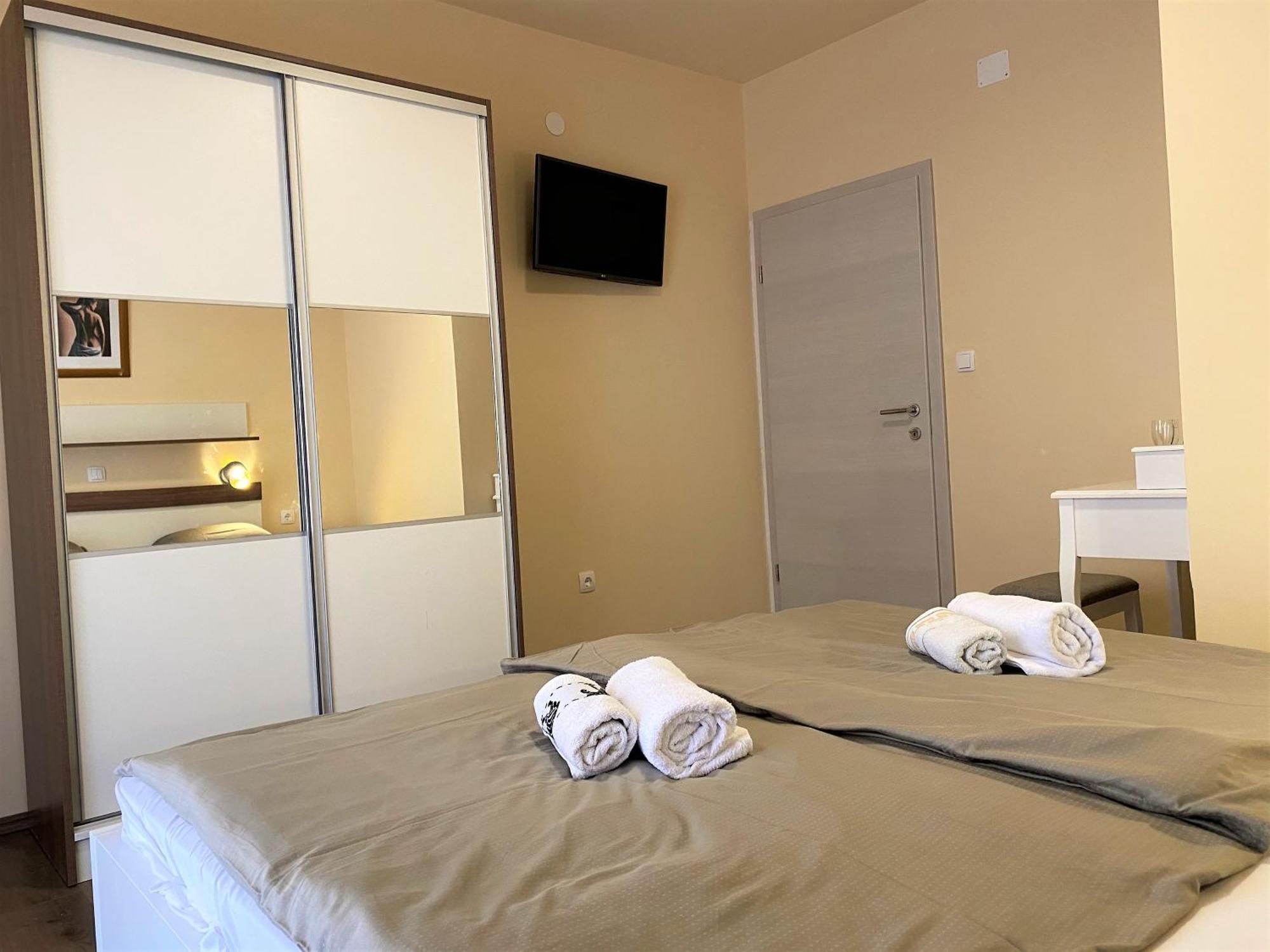 Guesthouse Mira Rab Town Room photo