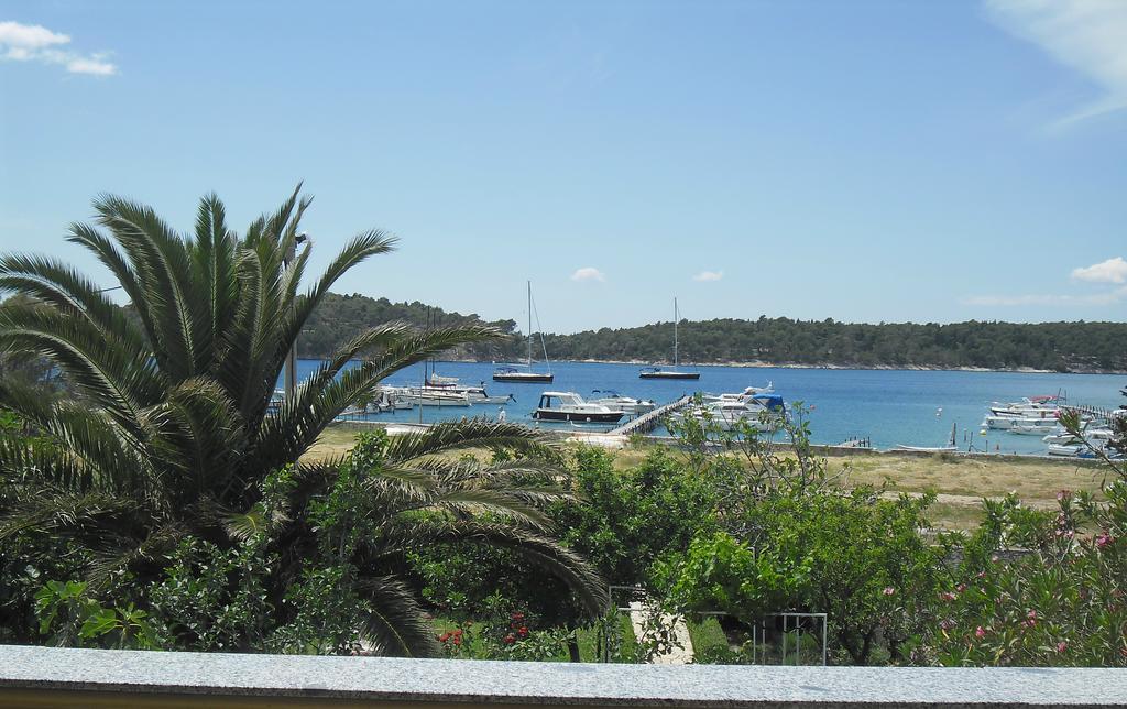 Guesthouse Mira Rab Town Exterior photo